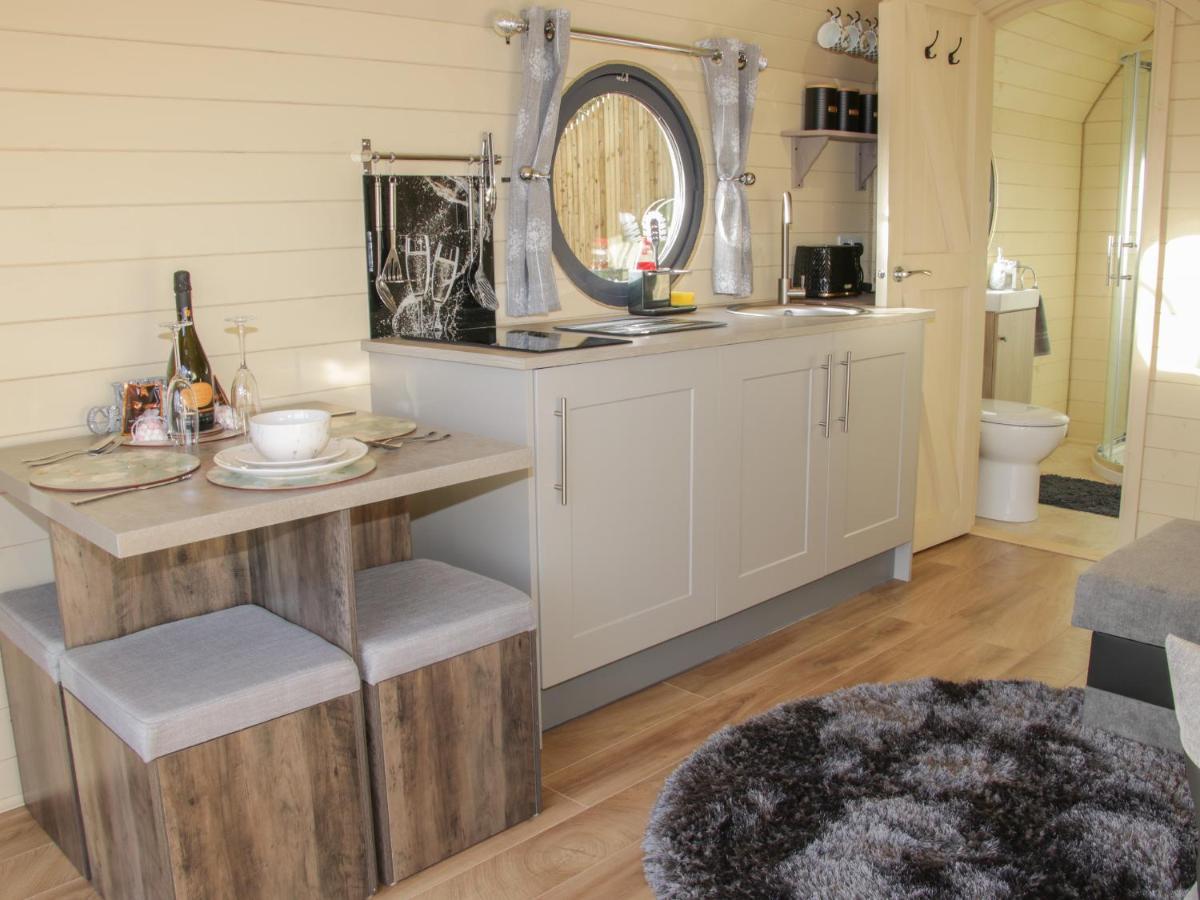 Stapeley Pod Villa Shrewsbury Ngoại thất bức ảnh